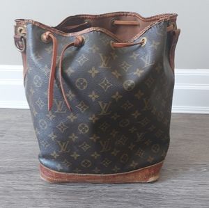Vintage Louis Vuitton Noe bucket bag. Well loved missing shoulder strap